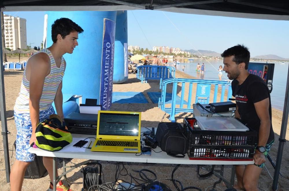 Más de 200 participantes 'se mojan' por la esclerósis múltiple en Playa Paraíso