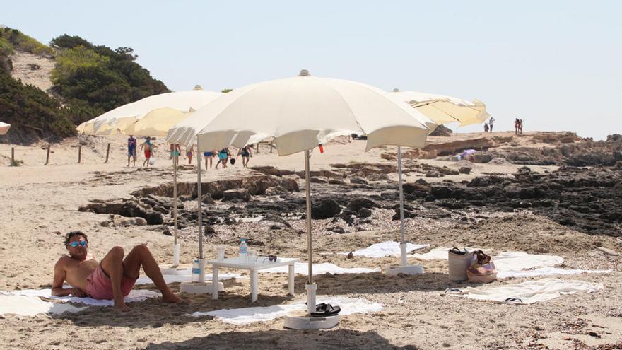 Más hamacas y demasiado caras - Diario de Ibiza
