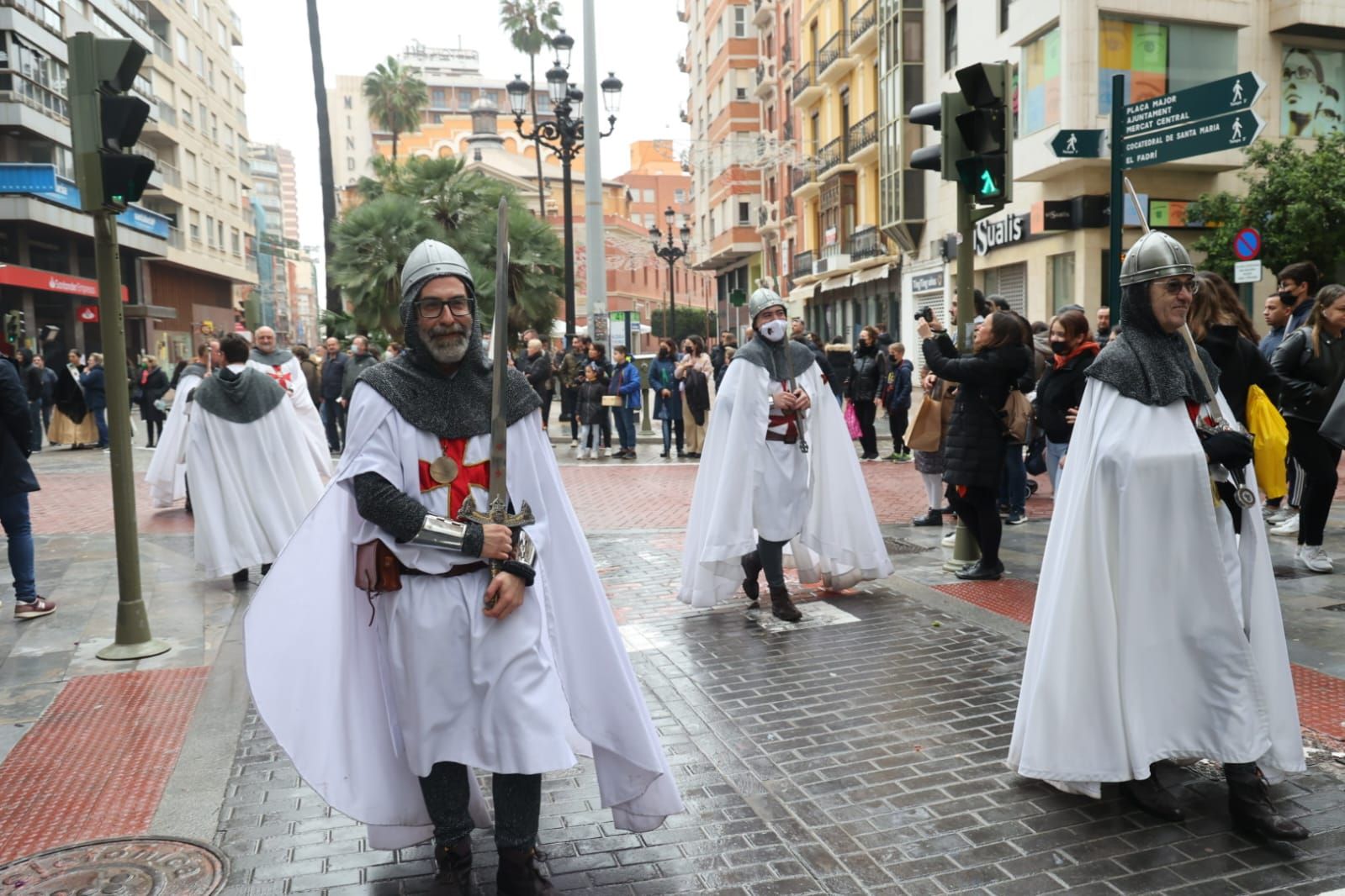 IMÁGENES | Así ha sido el desfile alternativo al Pregó de los entes vinculados