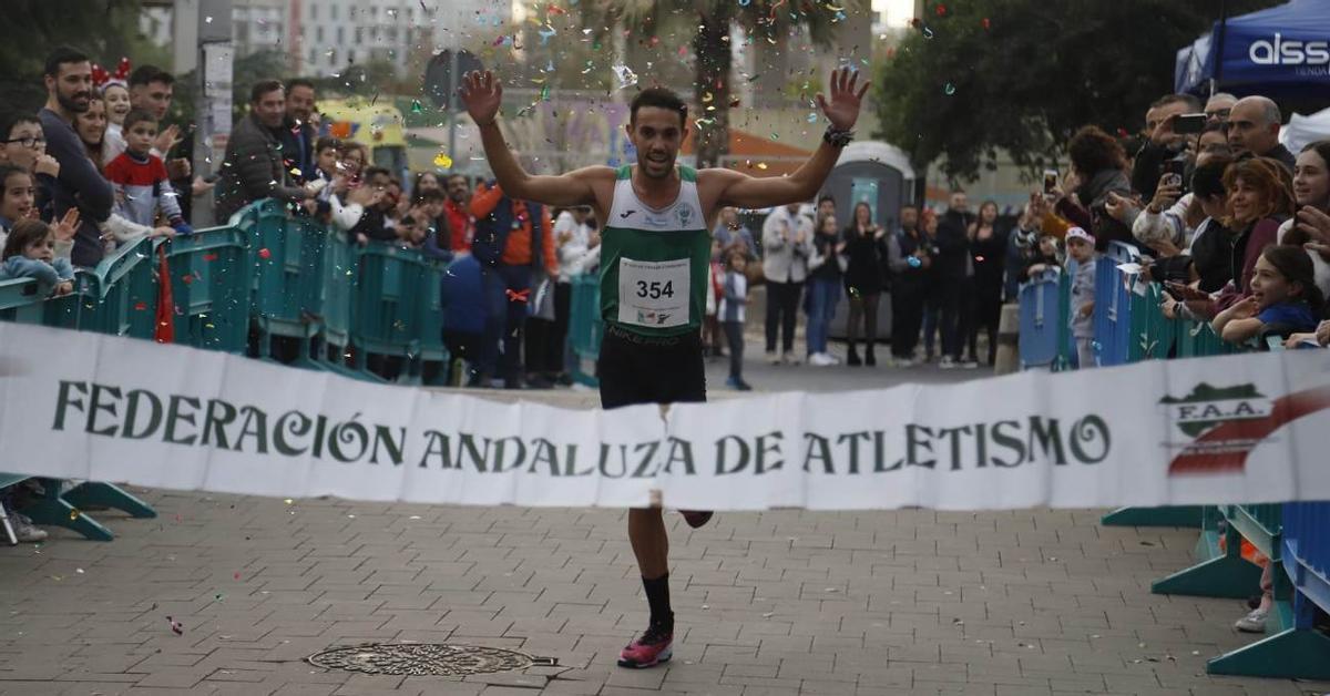 Juan Ignacio Grondona entra triunfador en la meta de la San Silvestre.