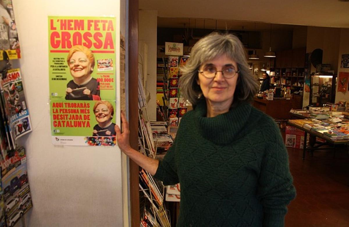 Mercè Vallvè, propietària de la llibreria Can Lletres, que ha repartit el tercer premi de la Grossa a Barcelona. Mercè Vallvè, propietària de la llibreria Can Lletres, que ha repartit el tercer premi de la Grossa a Barcelona.