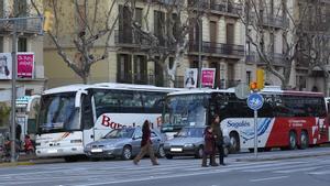 Autobuses interurbaos en el paseo Sant Joan de Barcelona.