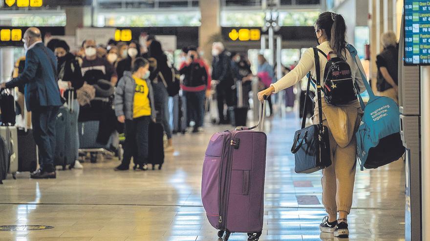 Cuatro turistas llevan de Canarias a Islandia la cepa británica