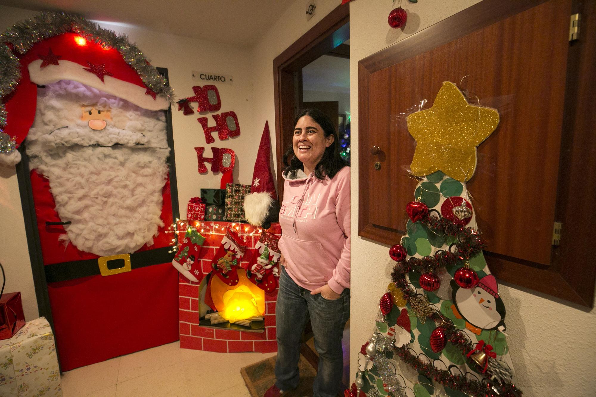 Así es la impresionante decoración navideña que han hecho los vecinos de un edificio de La Corredoria