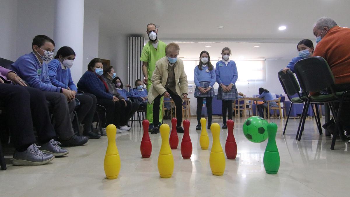 El colegio La Milagrosa vuelve a "dar la chapa" para ayudar a Alzhéimer Córdoba