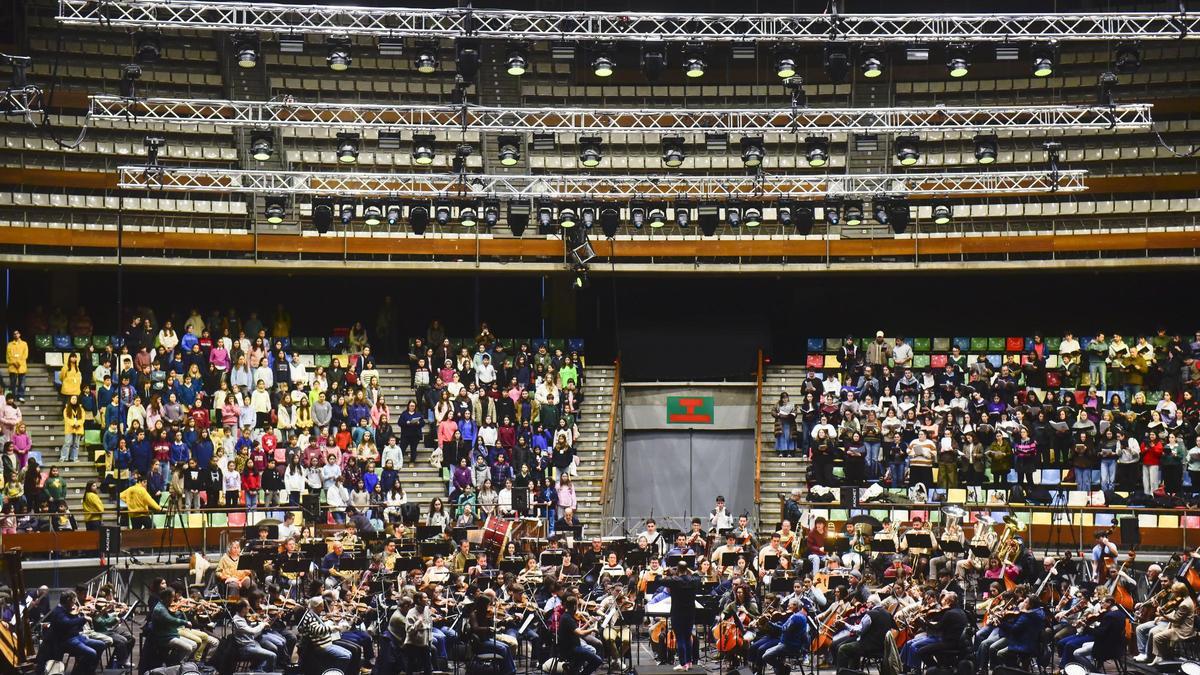 Ensayo del Concierto por la Paz del proyecto educativo Chorus en el Coliseum