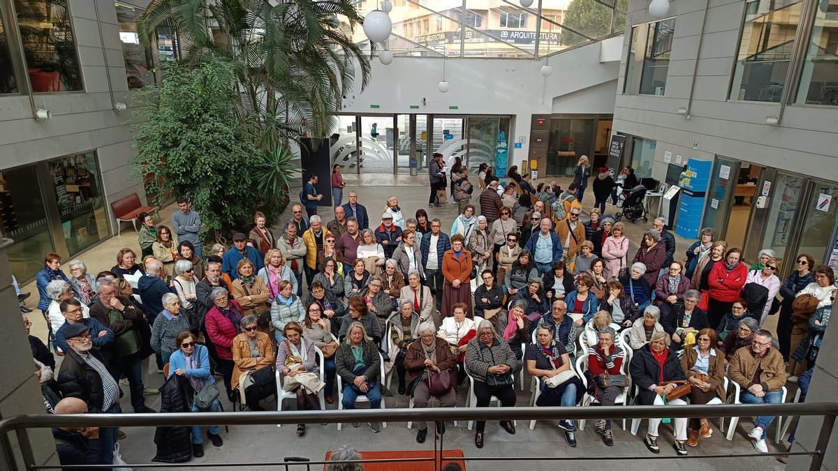 Trabajadores del programa Lecer, durante su encuentro abierto este miércoles en el Fórum Metropolitano.