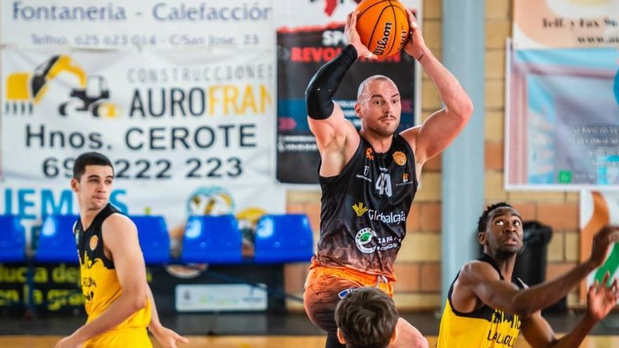 Adrián Méndez, primer refuerzo del Vítaly La Mar BCB