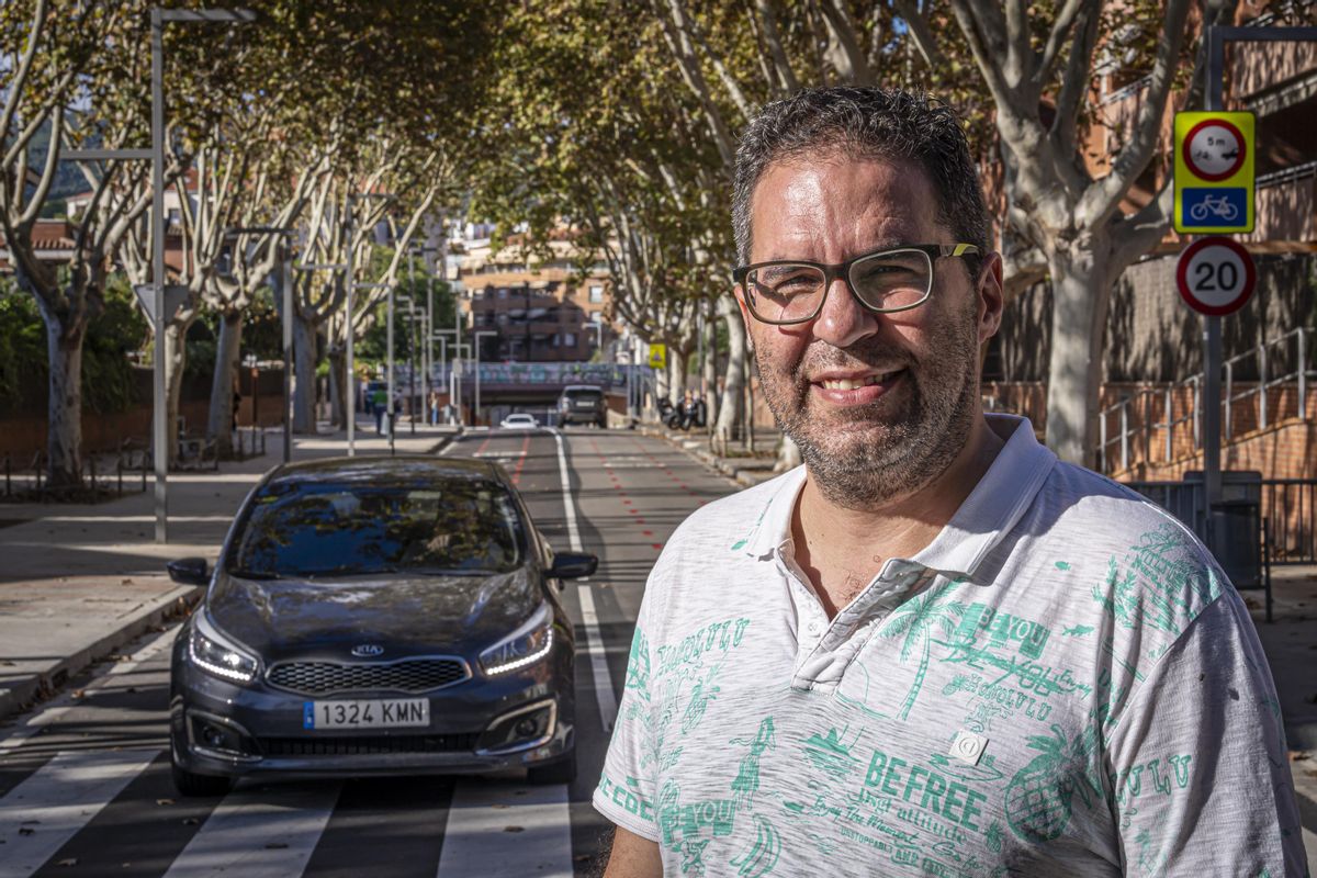 Castelldefels 17/10/24 Barcelona. Retratos de testimonios ciudadanos sobre la retirada (reapertura al tráfico) de un polémico carril bici de Castelldefels. PERSONA: PEDRO PAREDES. AUTOR: MANU MITRU