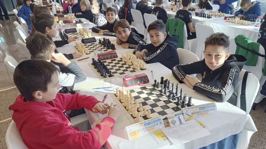 Los ourensanos, en su choque ante el Zaragoza. | // XADREZ OURENSE