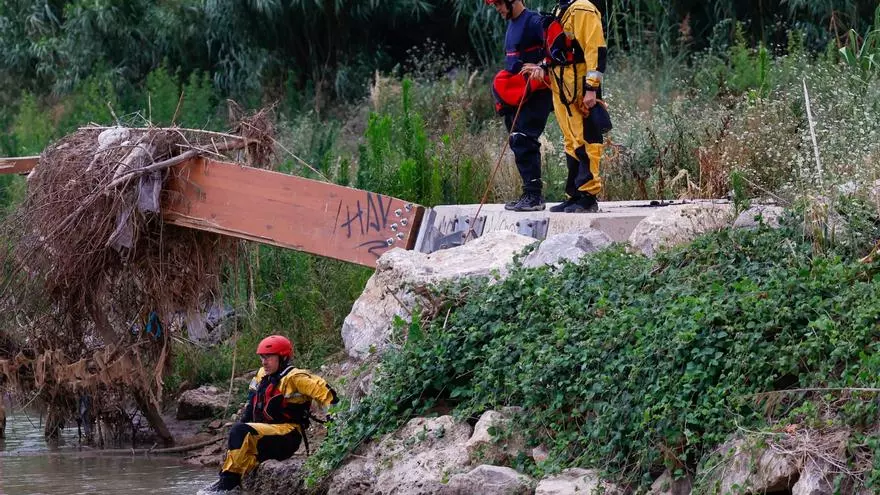 Buscan a un desaparecido de 35 años en el río Túria