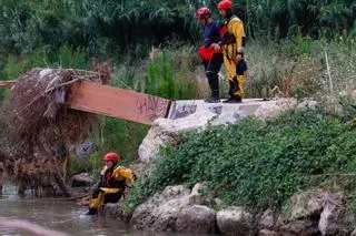 Buscan a un desaparecido de 35 años en el río Túria