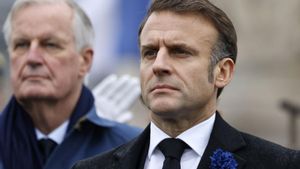 El presidente de Francia, Emmanuel Macron, junto a su primer ministro Michel Barnier París, 11 de noviembre de 2024