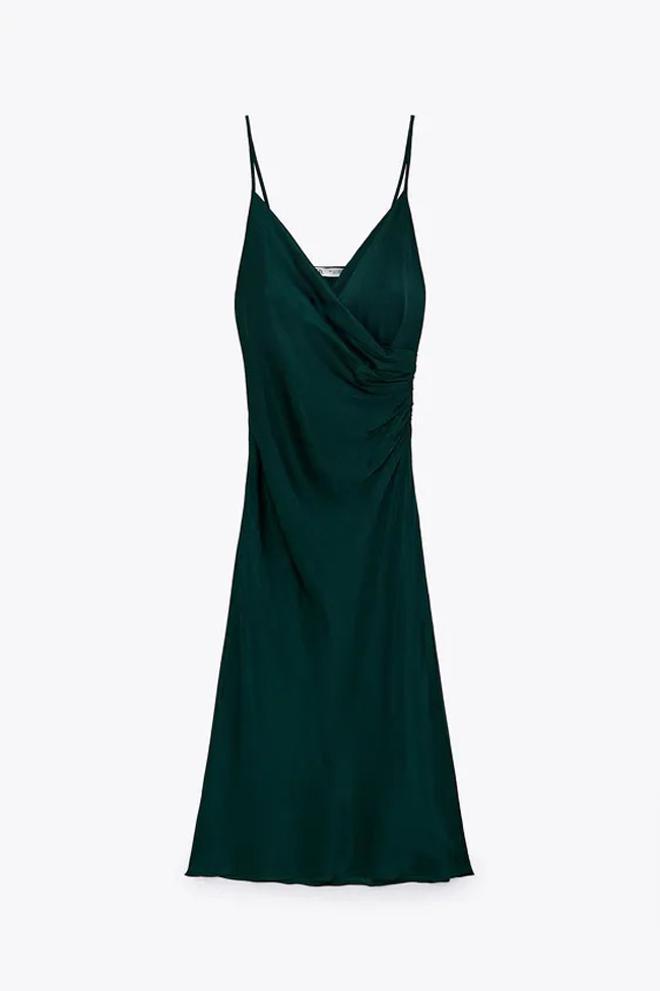 Vestido lencero drapeado verde, de Zara