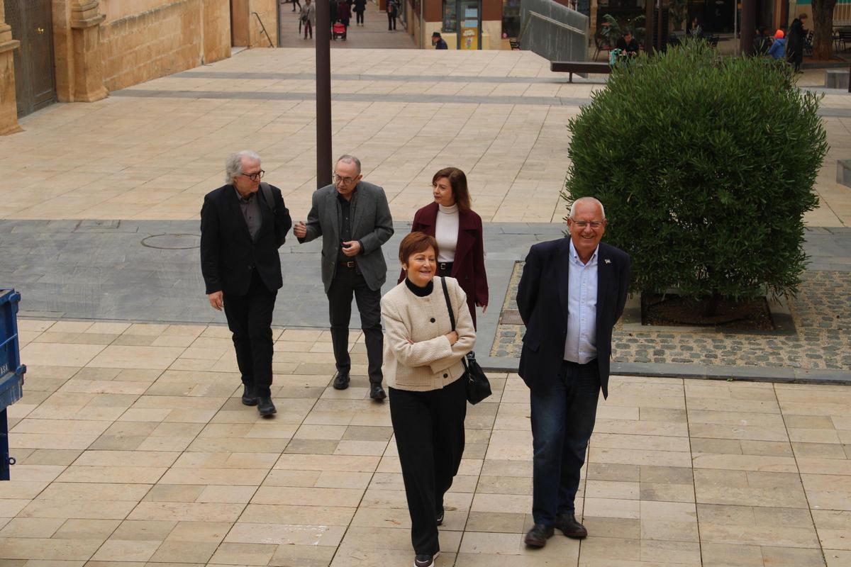 La llegada a Dénia de la rectora y los catedráticos