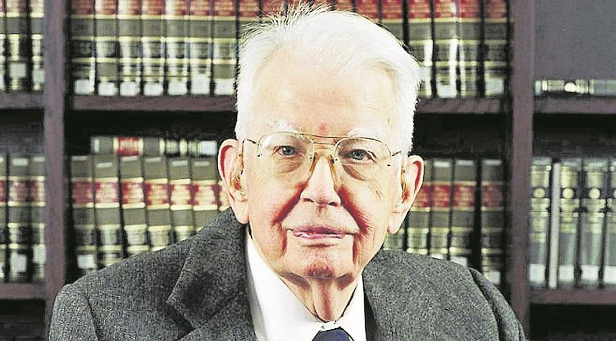 Donald H. Coase. Premio Nobel en Economía en el año 1991.