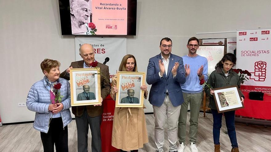 Los socialistas de Mieres rinden homenaje a Vital Álvarez-Buylla, una &quot;institución&quot; en el concejo y un hombre al que &quot;no olvidaremos jamás&quot;