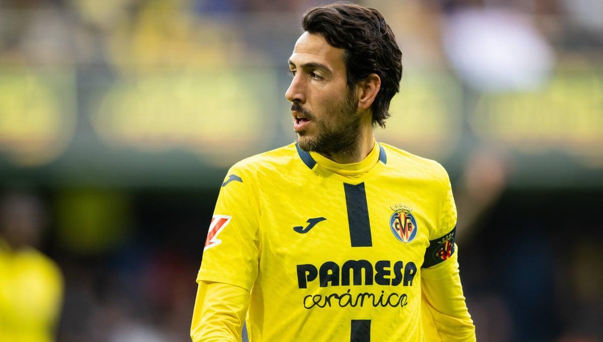 Parejo en un partido con la elástica amarilla