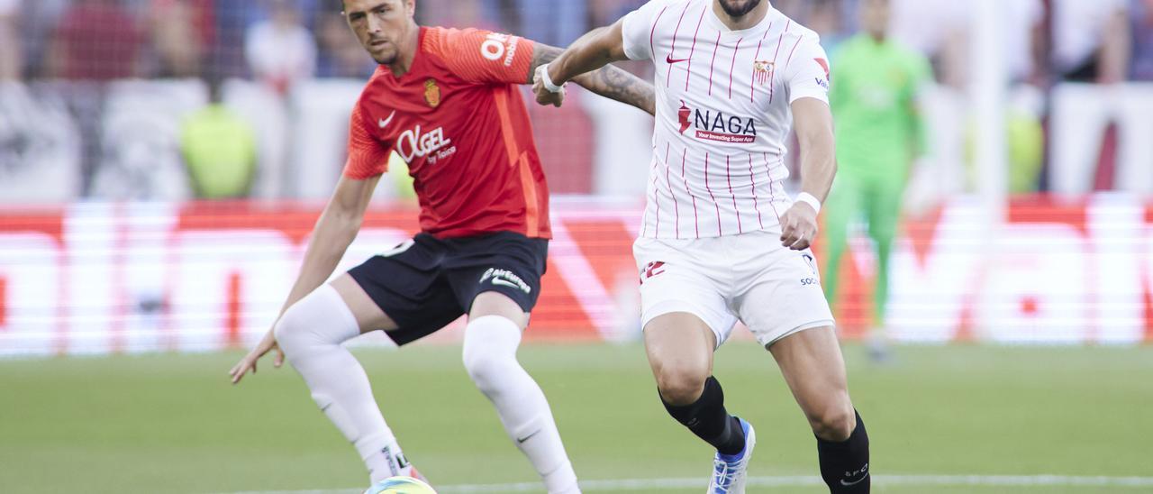 Rafa Mir y Raíllo, durante el partido.