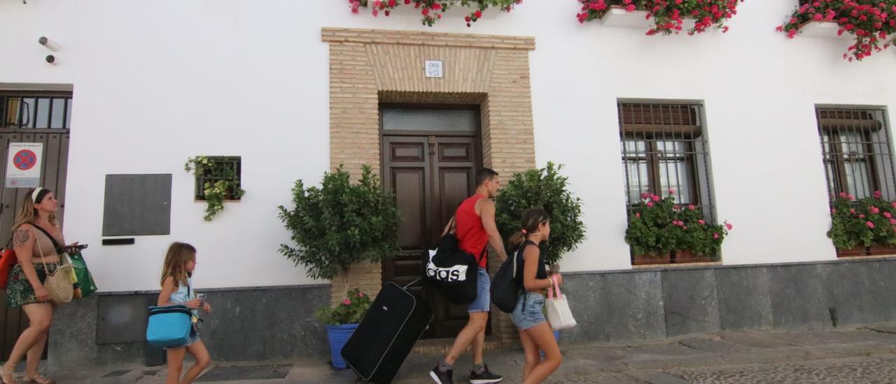 Turistas en San Basilio.