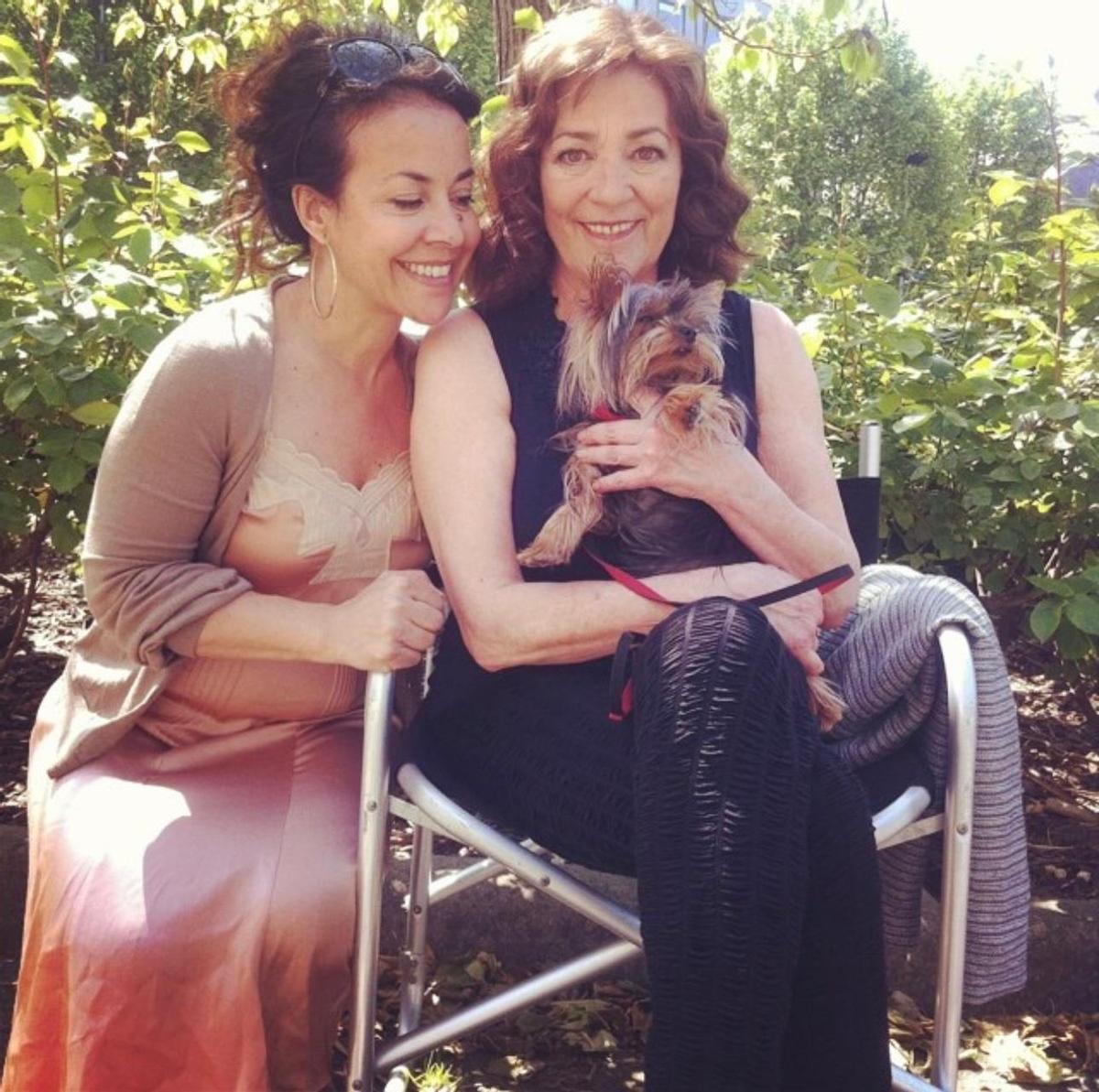 Nora Aoun amb l'actriu espanuol Carmen Maura