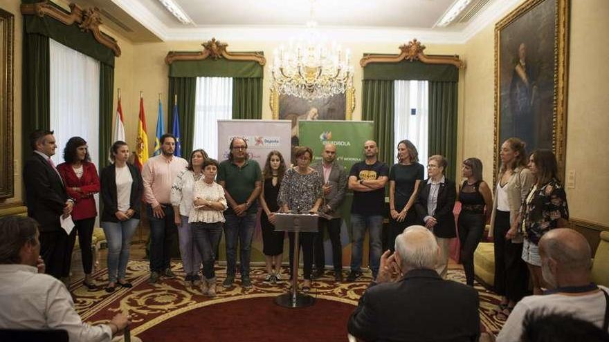 Carmen Moriyón se dirige a los asistentes a la presentación del Tour Mujer, Salud y Deporte.