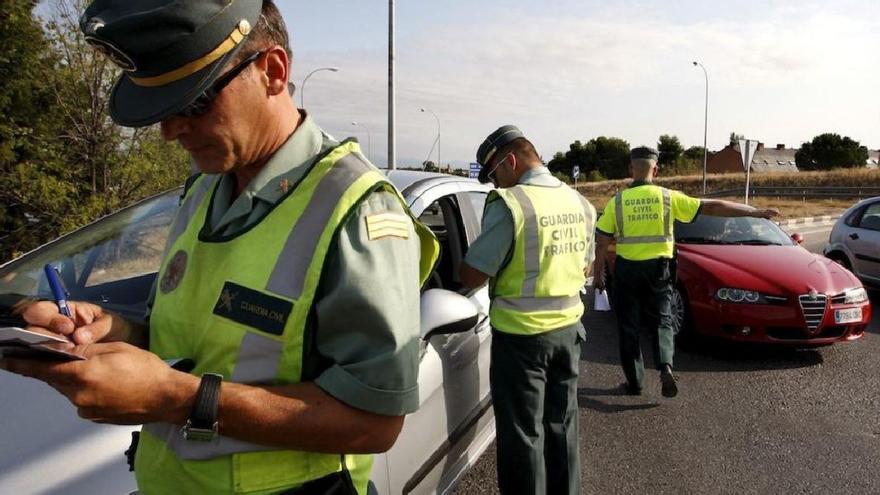La DGT lo hace oficial: 200 euros y 4 puntos menos por no utilizar este sistema de seguridad obligatorio en Tenerife