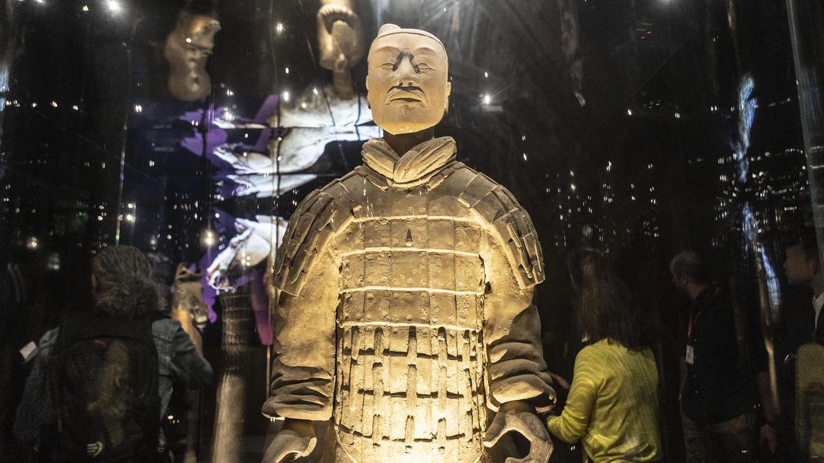 Uno de los guerreros de terracota de la exposición del MARQ