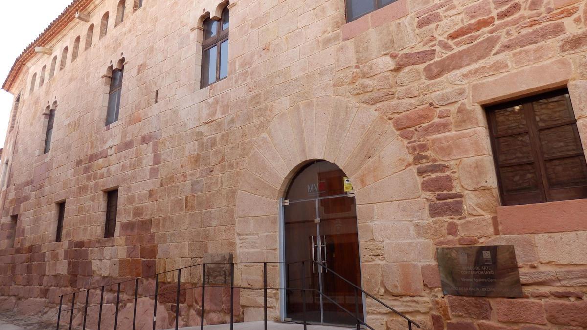 Façana del Macvac.