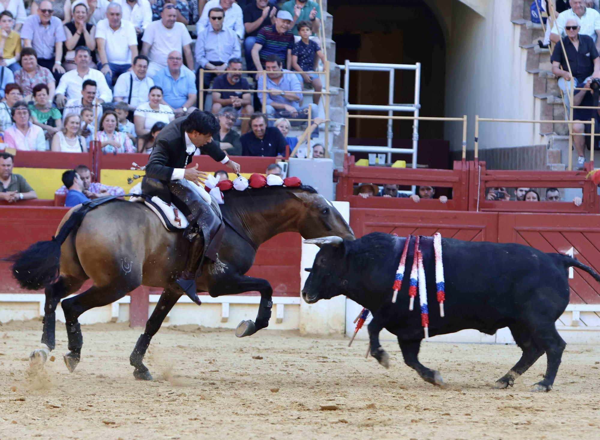 Andy Cartagena, Diego Ventura y Guillermo Hermoso abren la puerta grande en la primera de las Hogueras de Alicante 2024
