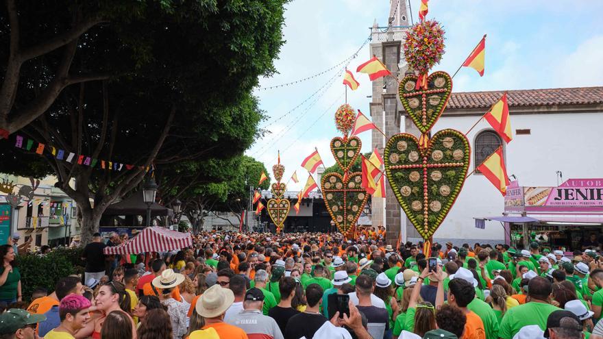 Corazones ‘ignífugos’ que unen al pueblo tinerfeño de Tejina con el palmero de La Galga