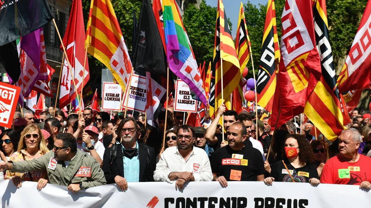 Primer de Maig: Milers de persones es manifesten a Barcelona per reclamar que s’apugin els salaris