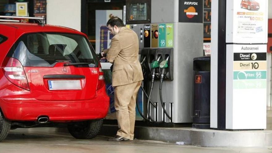 La gasolina marca máximos anuales y encarece el depósito hasta los 73 euros