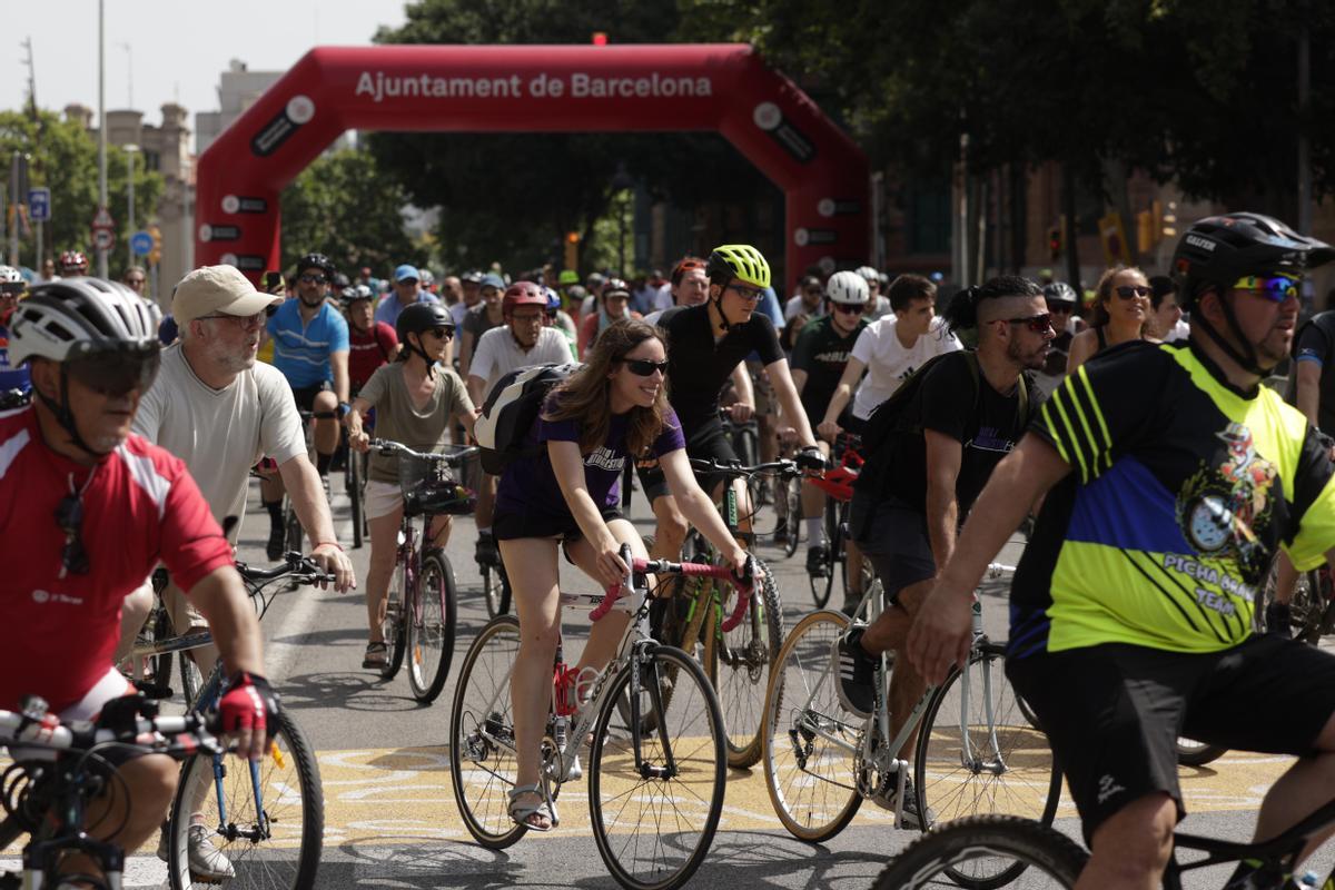 La fiesta de la bicicleta regresa a las calles de Barcelona con la Bicicletada.