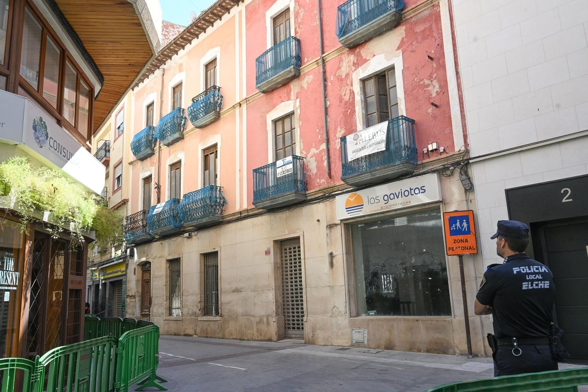 El edificio de la Banca Peral, el día que se produjo el derrumbe interior