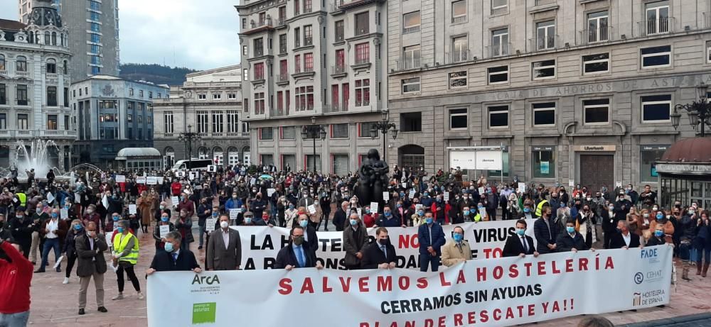 Cientos de profesionales de la hostelería asturiana salen a la calle para reclamar ayudas