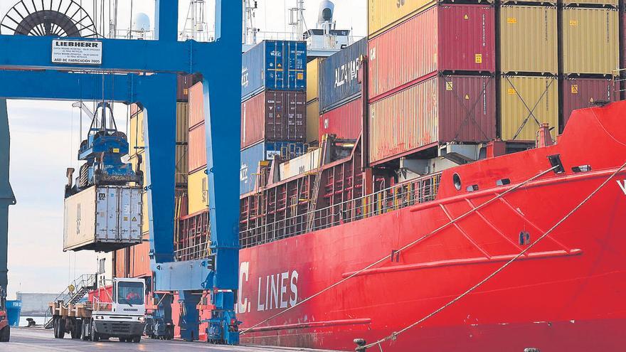 La llegada de naranja barata de Egipto a los puertos españoles crece un 10.000%