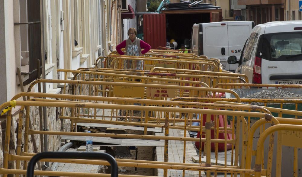 Unas obras de Sant Joan dejan al descubierto tuberías de amianto sin ningún tipo de precaución