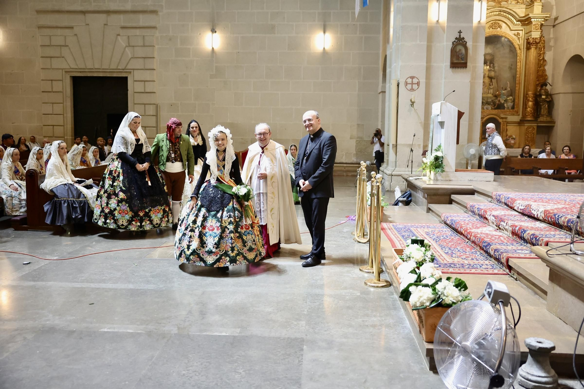 Primera jornada de Ofrenda de las Hogueras de Alicante
