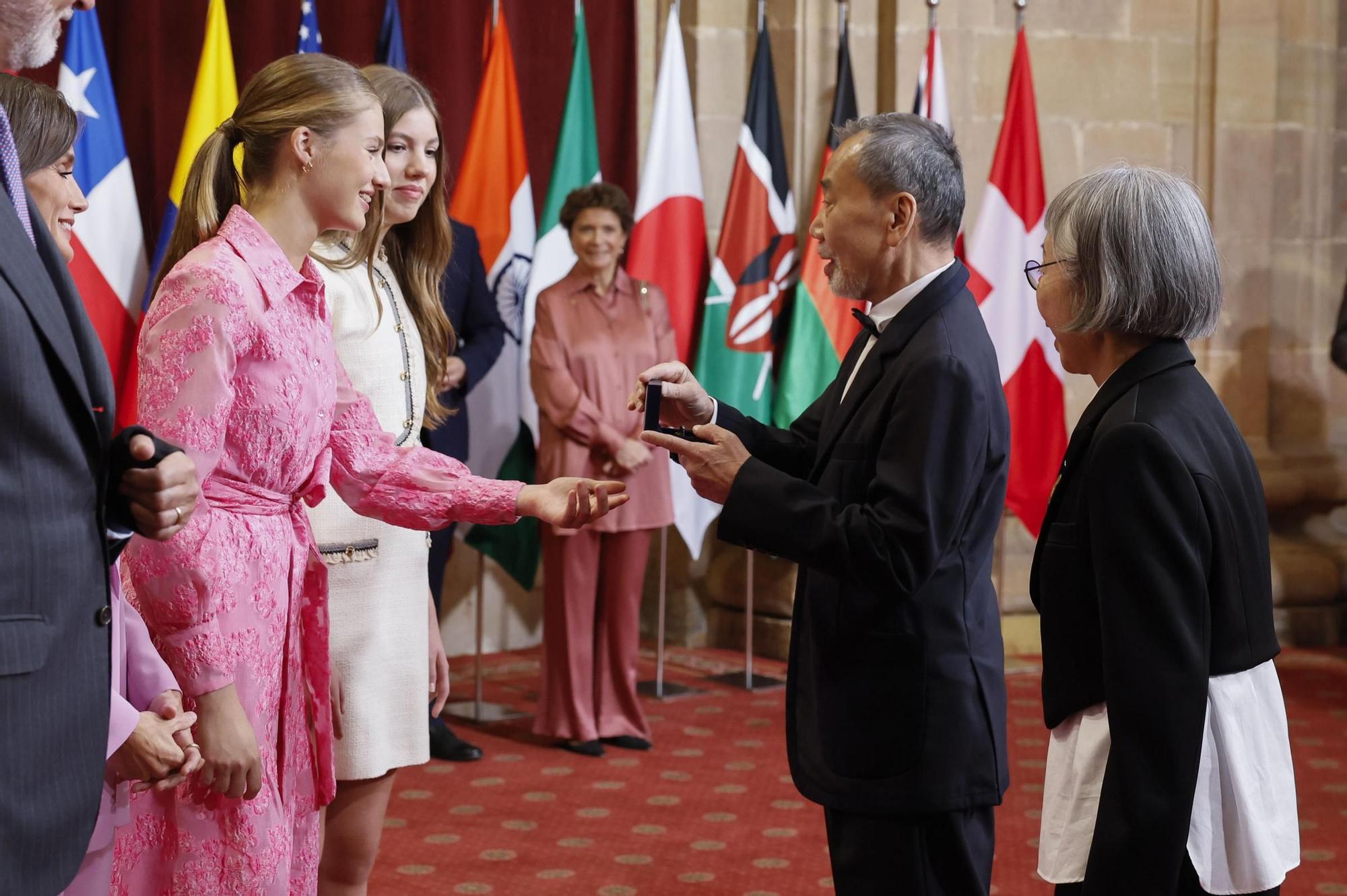 EN IMÁGENES: Personalidades, políticos y premiados se dan cita en el hotel de la Reconquista antes de la ceremonia de entrega de los Premios "Princesa"