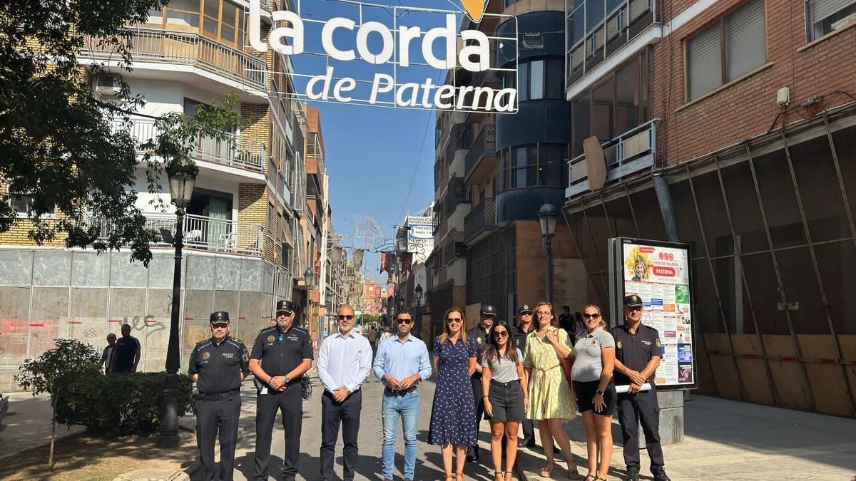 Visita a la calle Mayor y Edificio de la Cordà tras la celebración de la Junta de Seguridad este lunes.