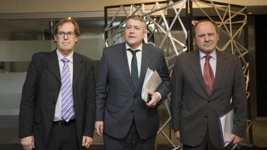 Julio Ransés Pérez Boga, Miguel Otero y Rafael Losada, antes de la rueda de prensa.