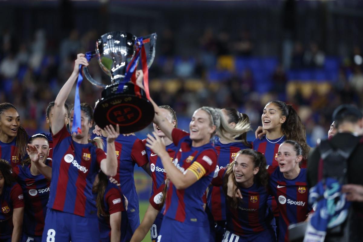 Así fue la entrega del trofeo de Liga F al FC Barcelona Así fue la entrega del trofeo de Liga F al FC Barcelona