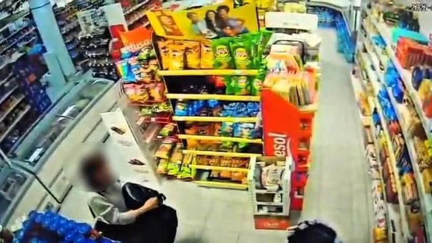 Wie man in einem Supermarkt auf Mallorca einen ganzen Schinken mitgehen lässt