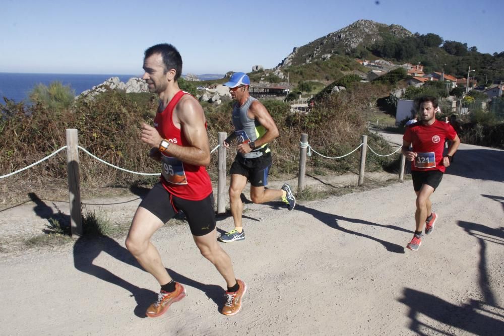 Roberto Riobó y Beatriz Fernández triunfan en la media maratón de la Costa da Vela