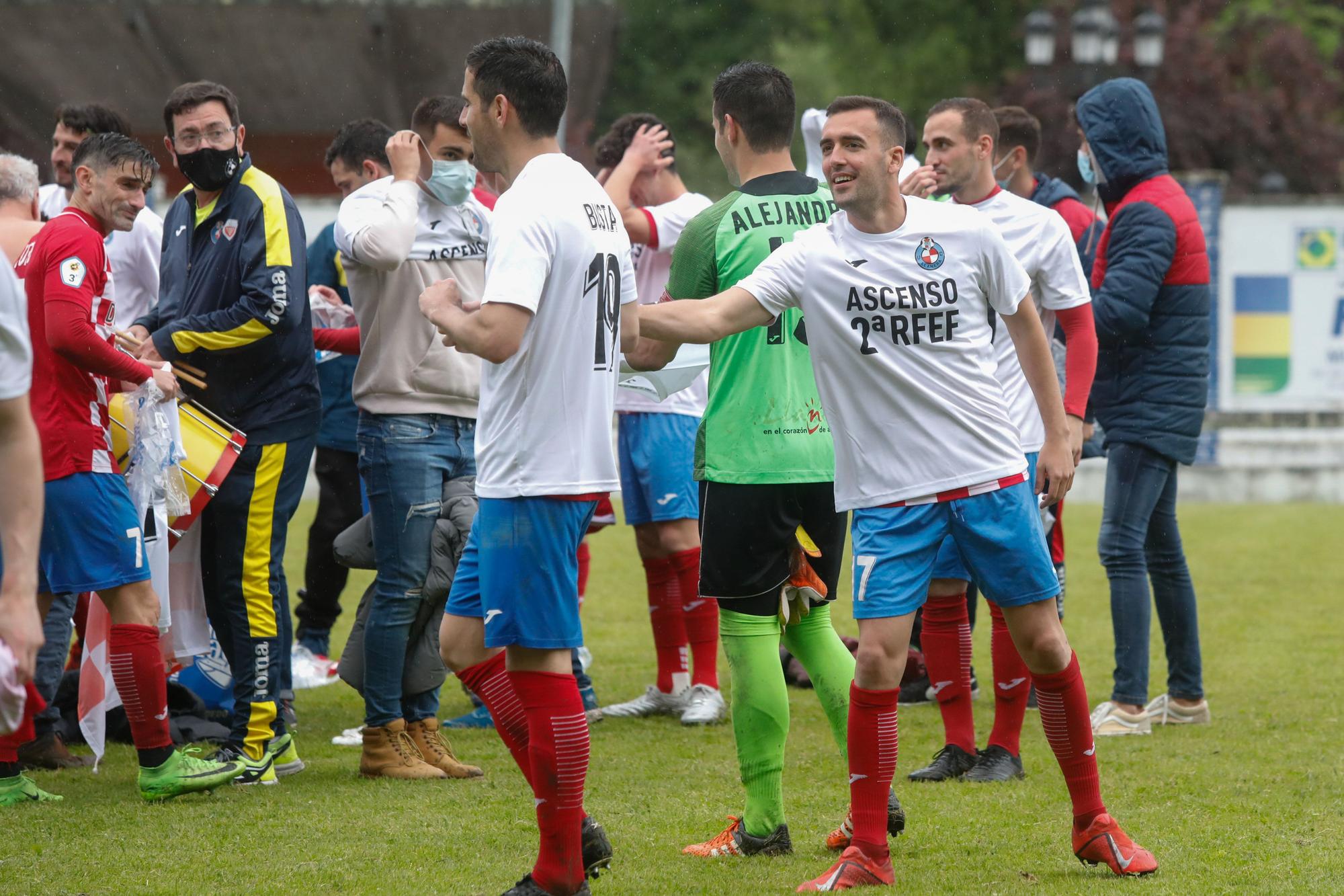 Las mejores imágenes de la jornada de Tercera División: Ceares y Llanera sacan un billete a Segunda RFEF