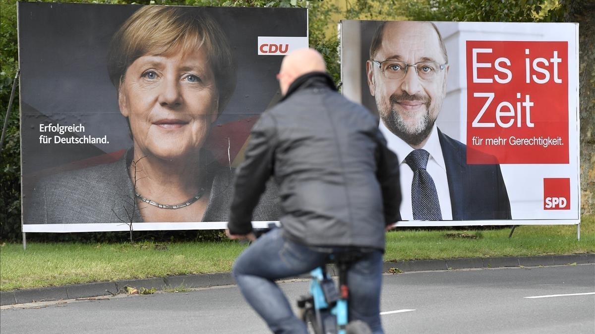 mbenach40104696 posters of german chancellor angela merkel  left  and social170914184141