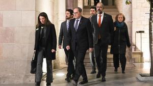 Torra y los ’consellers’, antes de celebrar el Consell Executiu extraordinario tras la inhabilitación del ’president’, este viernes. 