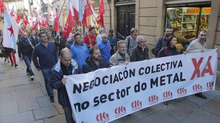 Un momento de la protesta de ayer por las calles de Santiago.