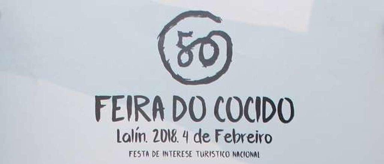 Tres originales y un homenaje  |  Los carteles de las bodas de oro y plata de la Feira do Cocido con obras de Laxeiro pertenecen a la etapa más abstracta del artista lalinense. José Otero se estrenó en 1975 con una representación centrada en la figura del cerdo. Dos años después, Virxilio  quiso homenajear al pintor dezano con una obra inspirada en su fase más figurativa.